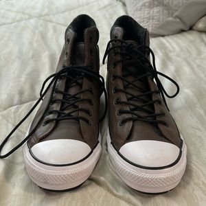 Brown converse unisex size 11M 13W in excellent condition